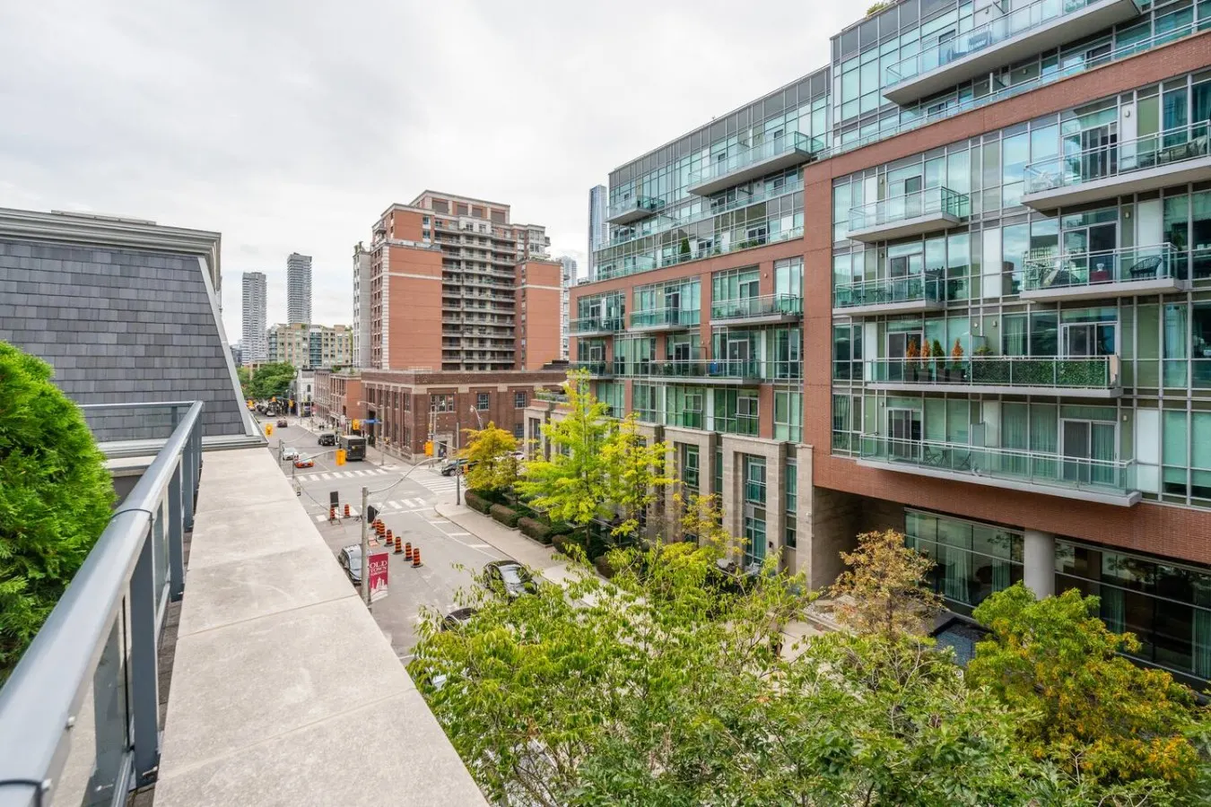Bright 1BR Condo Large Terrace Sleeps 4 17
