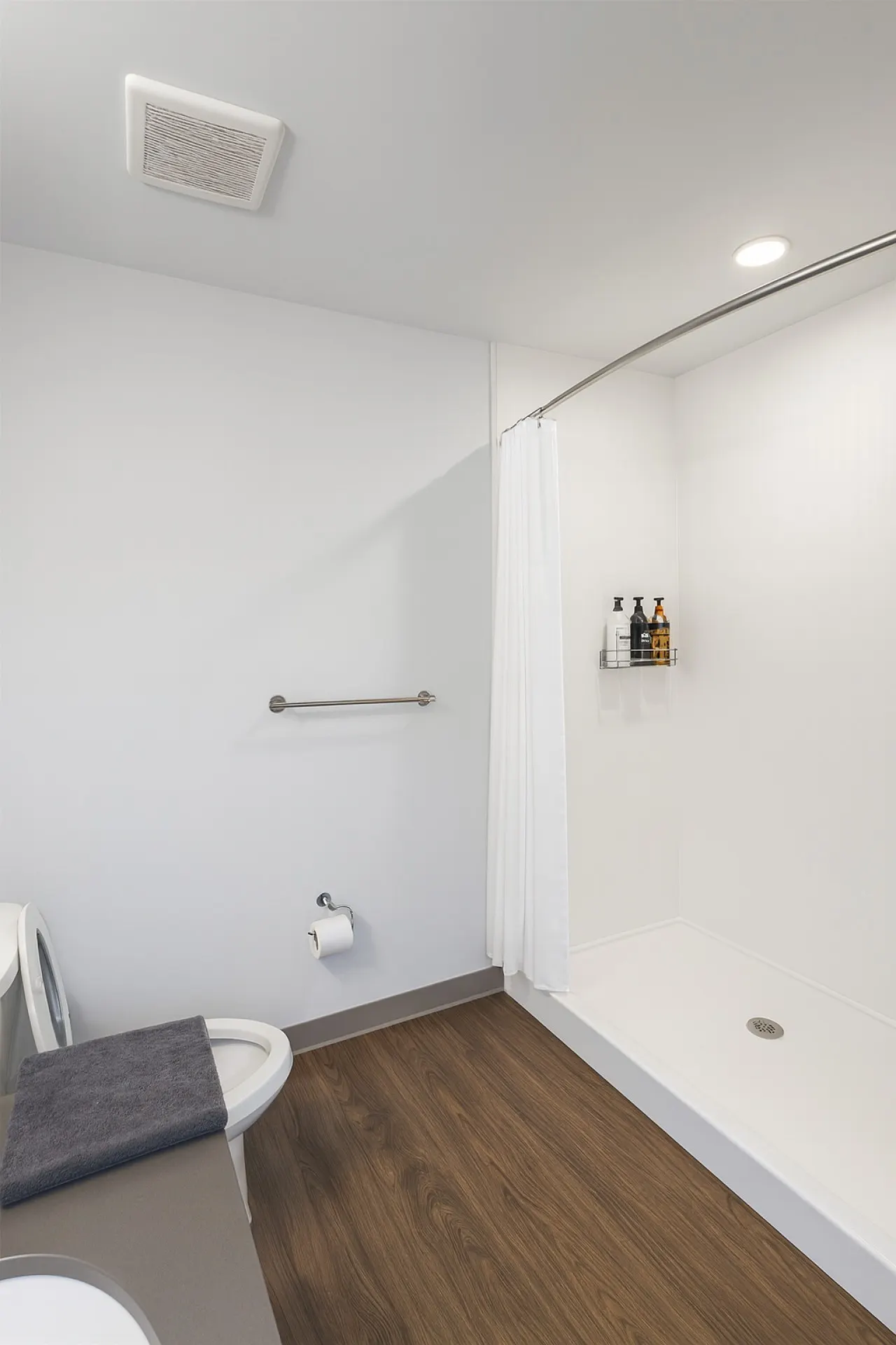 The Downtown Gem Modern Luxe Escape 8A 16