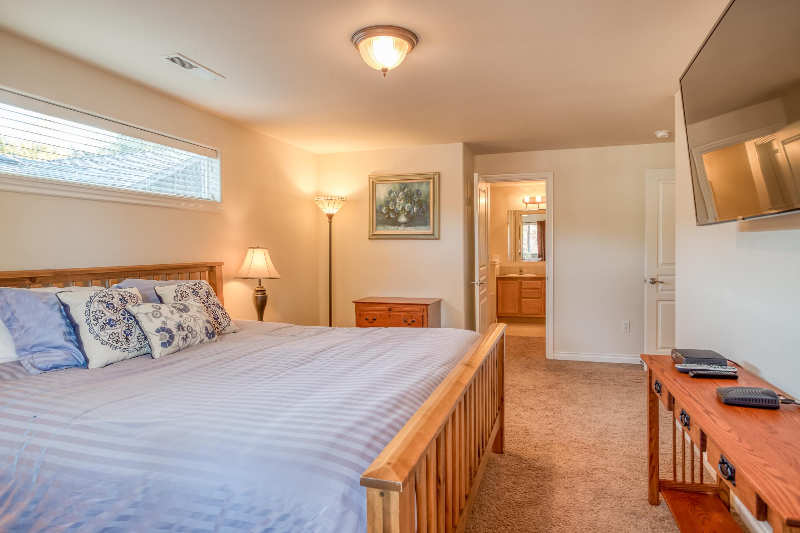 The Osprey-Hot Tub-Fenced Yard-Patio-Golf Nearby 13