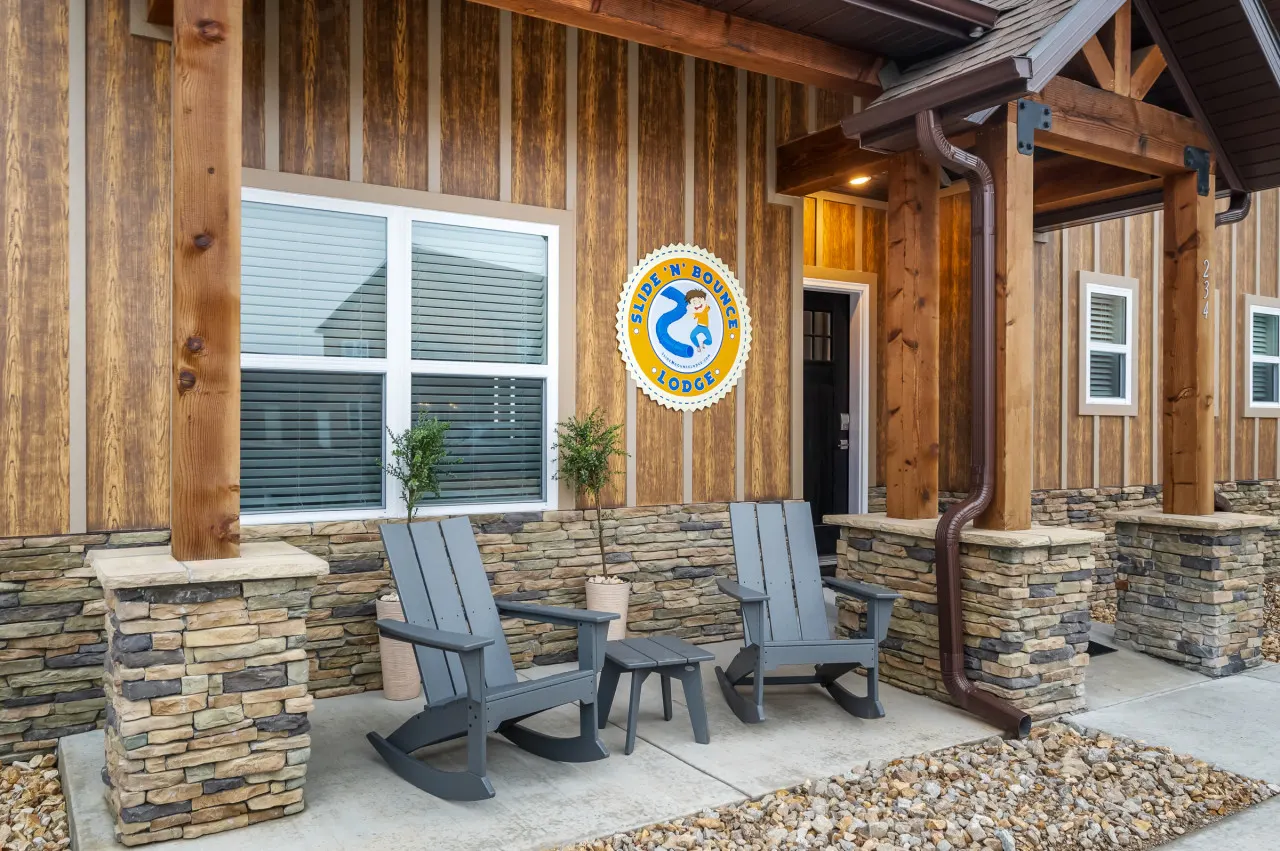 Slide 'n' Bounce Lodge: Hot Tubs, Sleeps 36 5
