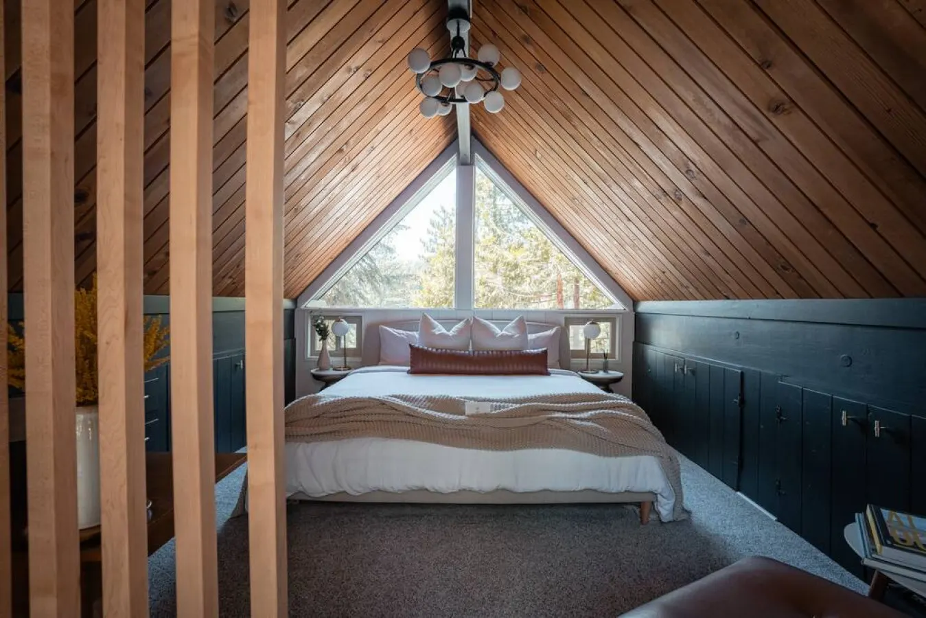 The Lightfoot Cabin Mid-Century Cabin Perfect for Romantic Getaway 19