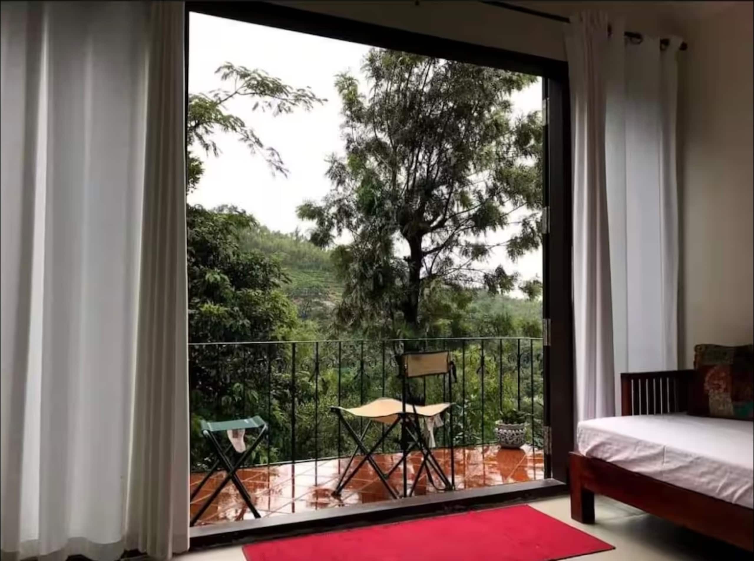 Private Hillside Stay | Tea Estate Views 7