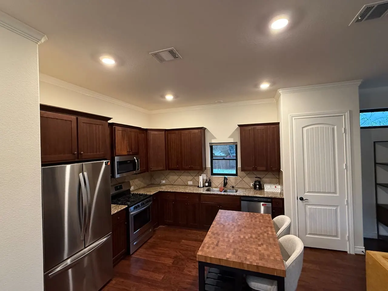 Private Austin Resort Pickleball + Basketball Heated Pool Sleeps 22 15