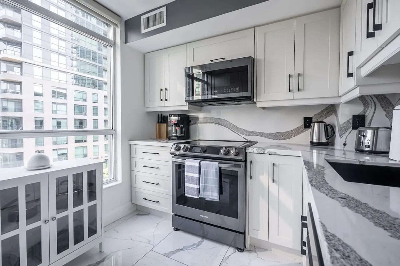Well-Designed 2BR/2BA Near Waterfront Parking 2