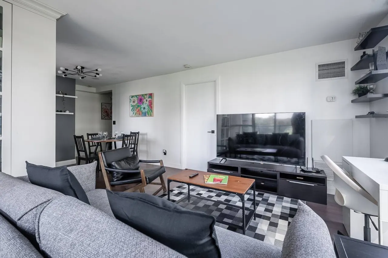 Well-Designed 2BR/2BA Near Waterfront Parking 10