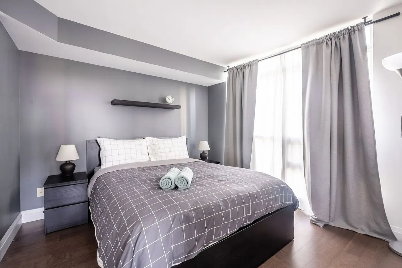 Well-Designed 2BR/2BA Near Waterfront Parking 16