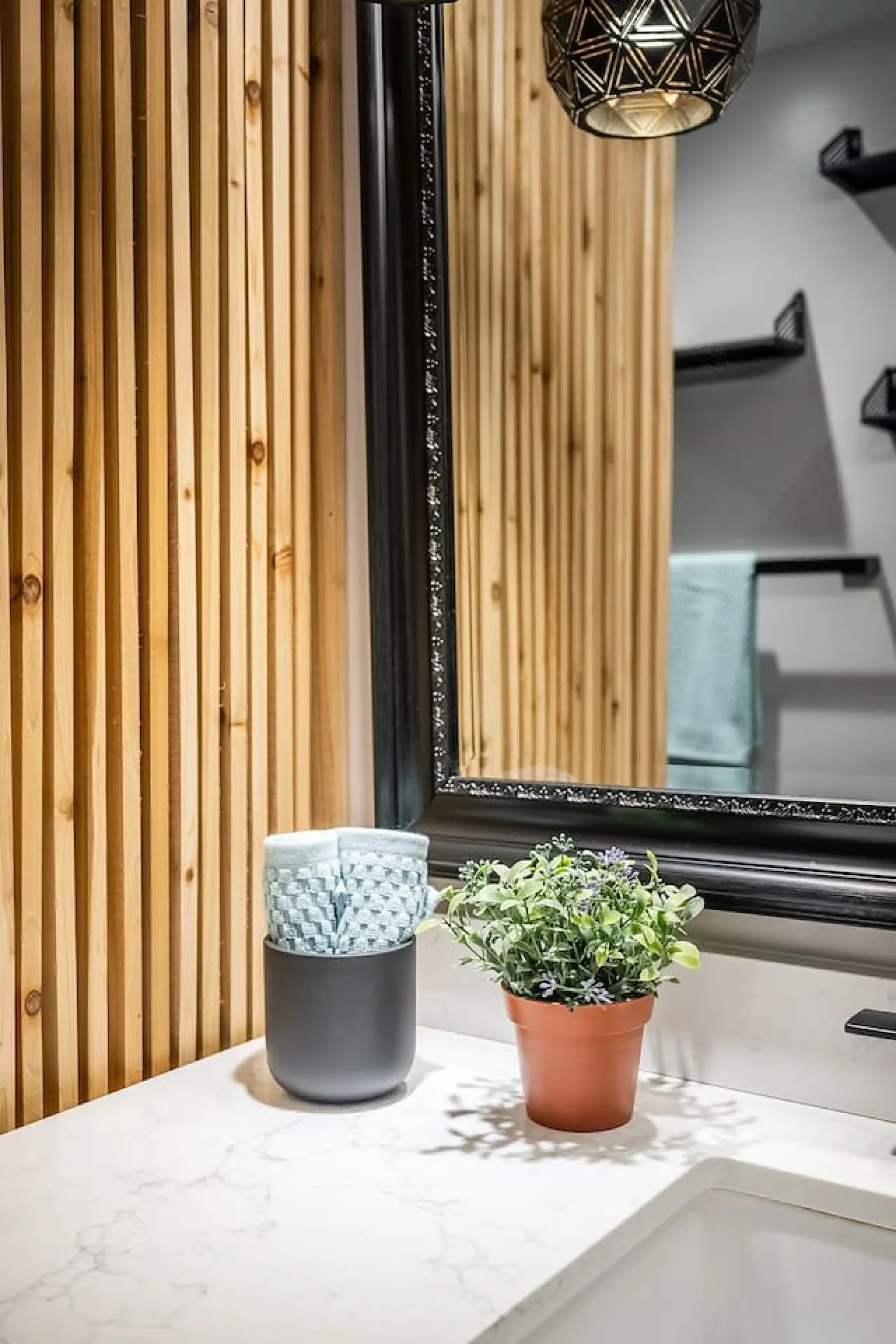 Well-Designed 2BR/2BA Near Waterfront Parking 18