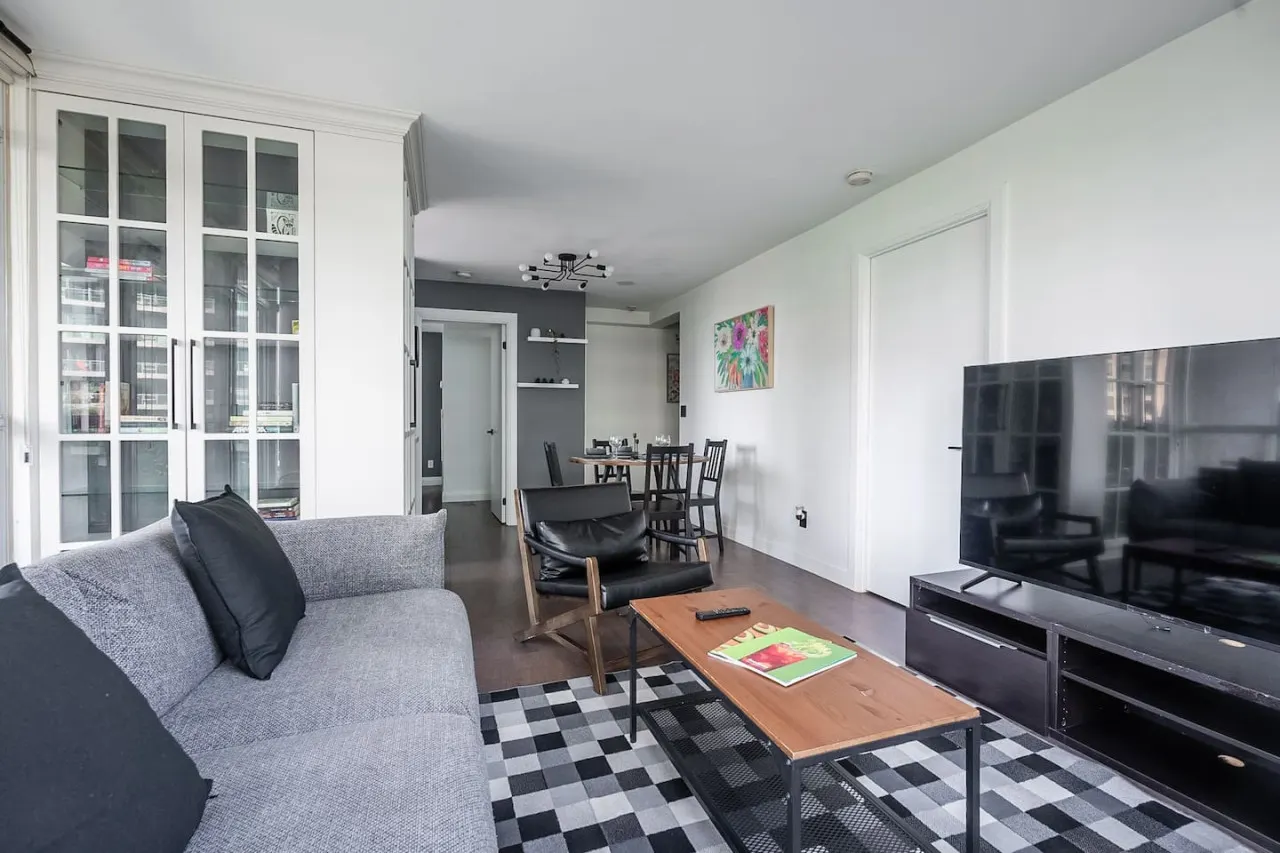 Well-Designed 2BR/2BA Near Waterfront Parking 8