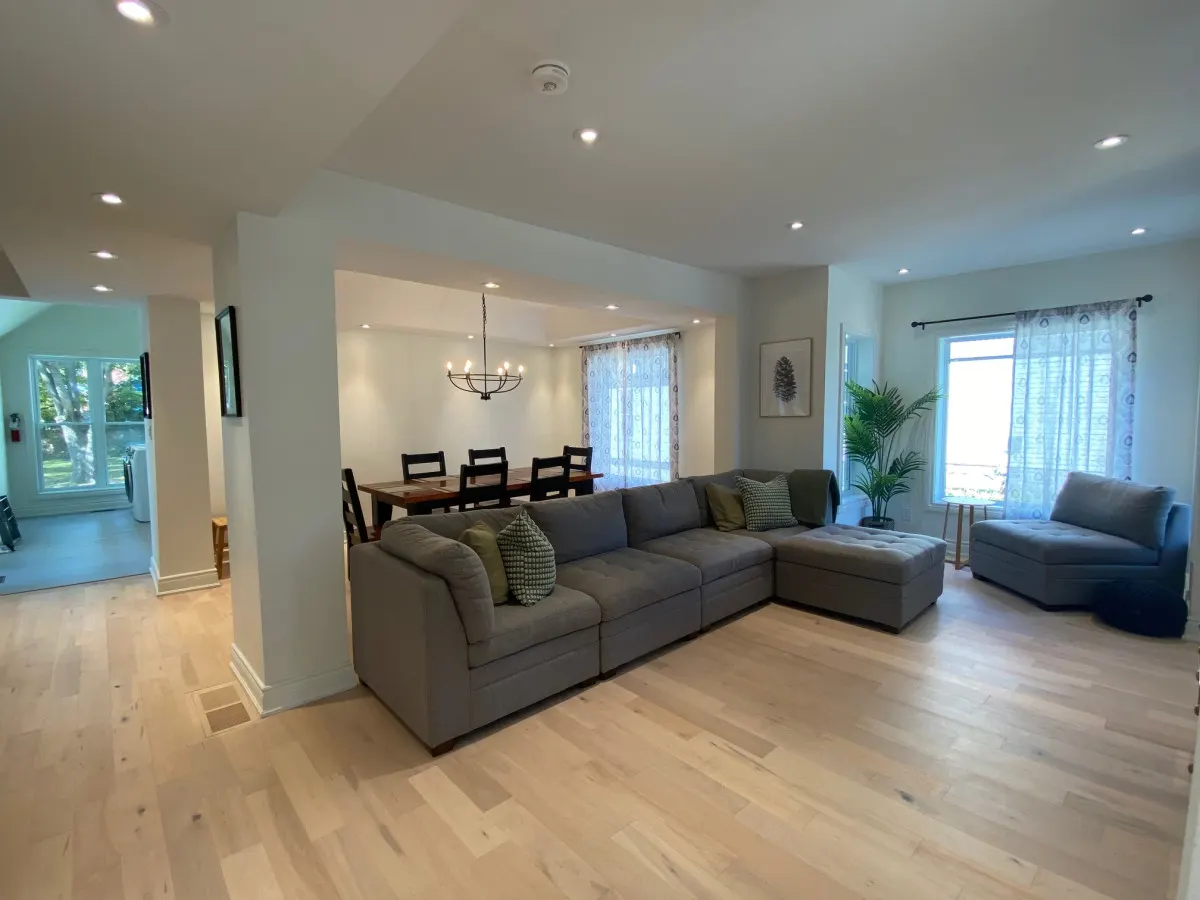 Downtown Picton, 3 bedroom - Two Beach Passes! 9