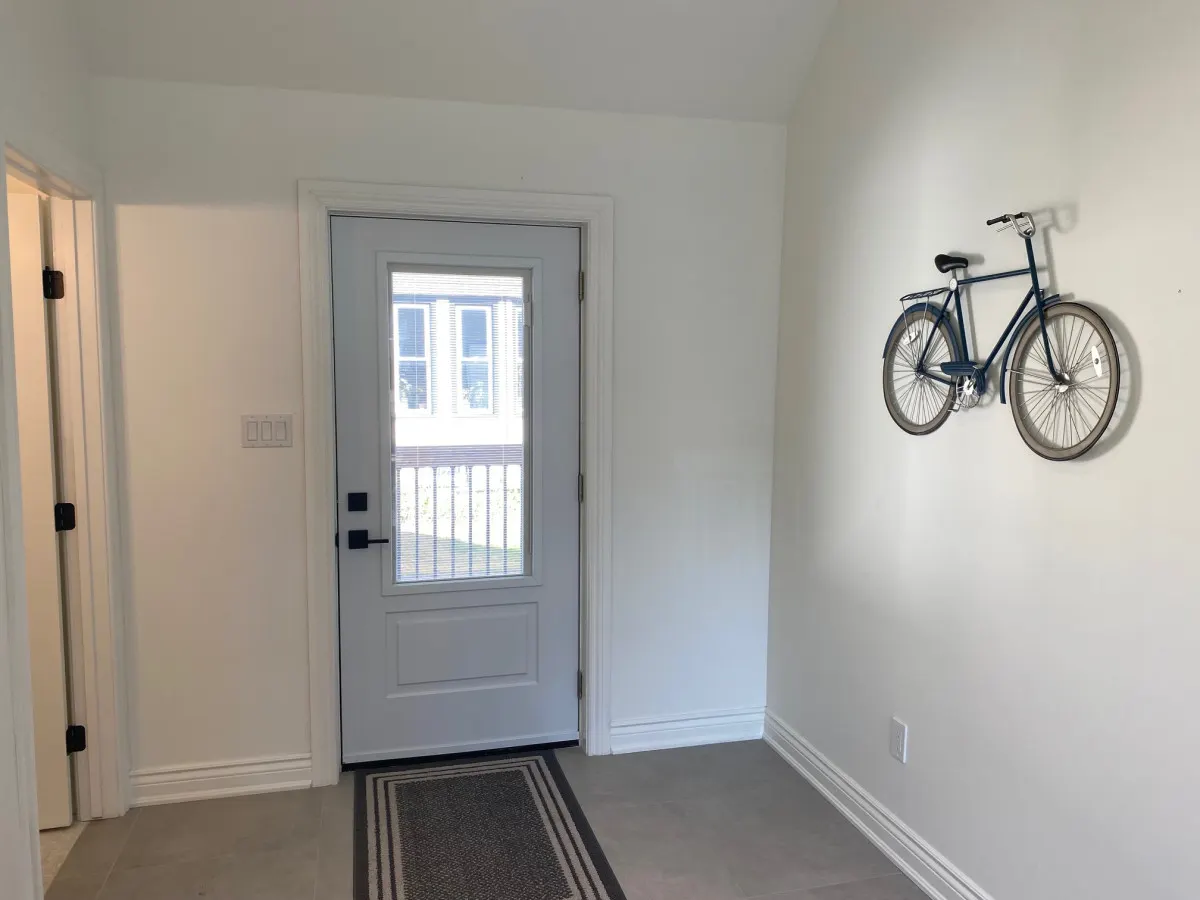 Downtown Picton, 3 bedroom - Two Beach Passes! 10