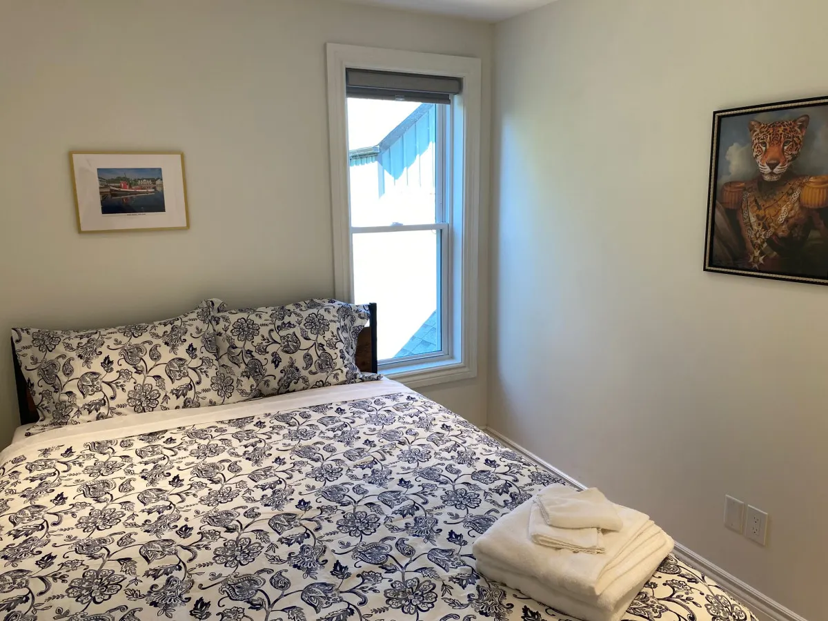 Downtown Picton, 3 bedroom - Two Beach Passes! 14