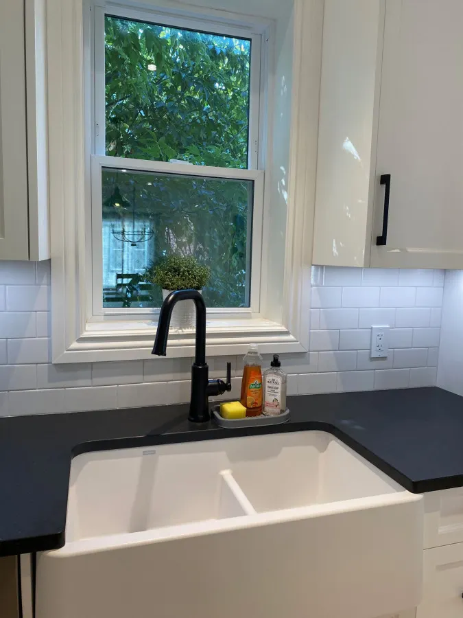 Downtown Picton, 3 bedroom - Two Beach Passes! 6
