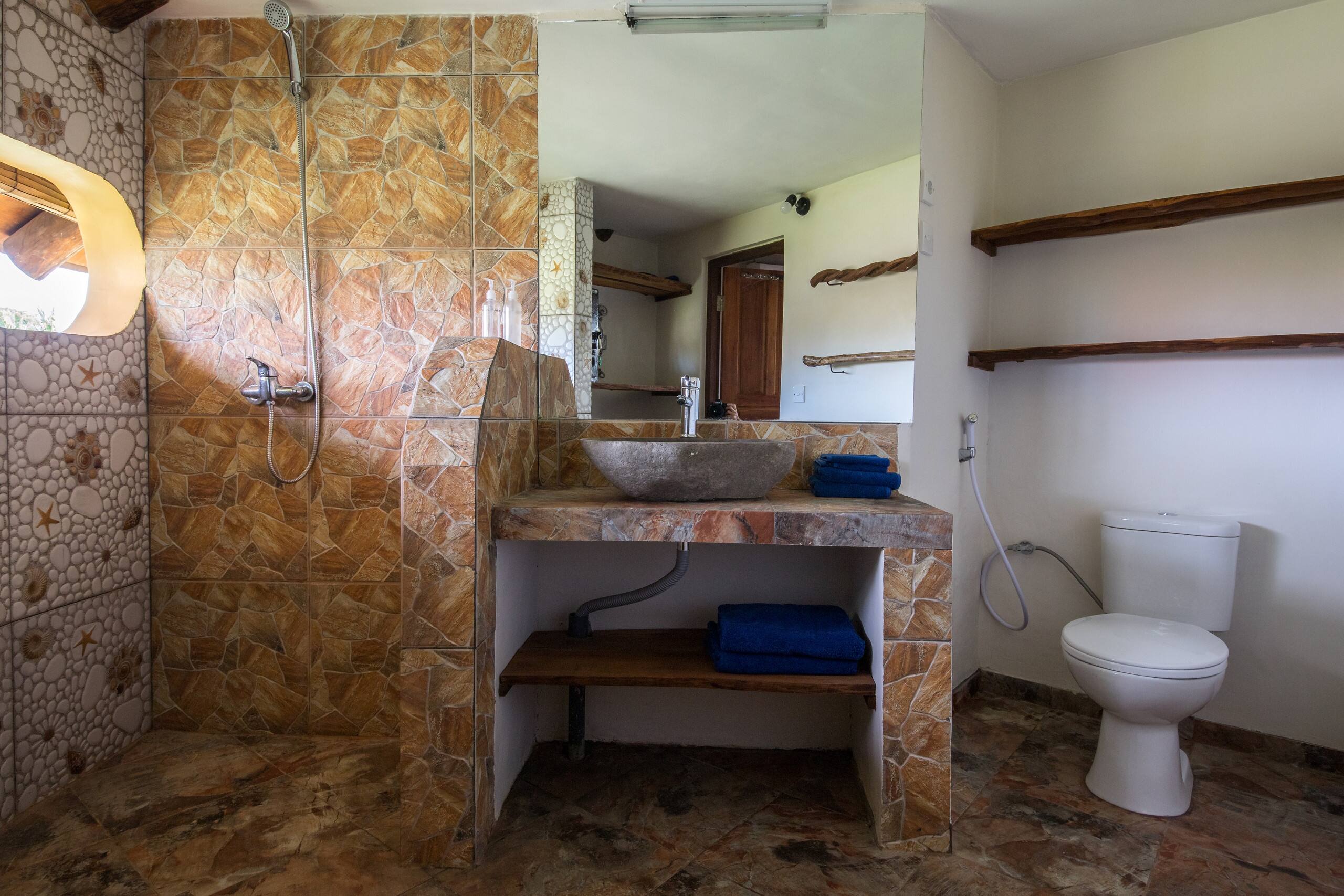 5BR NAUTILUS TREEHOUSE private quiet amid nature 30