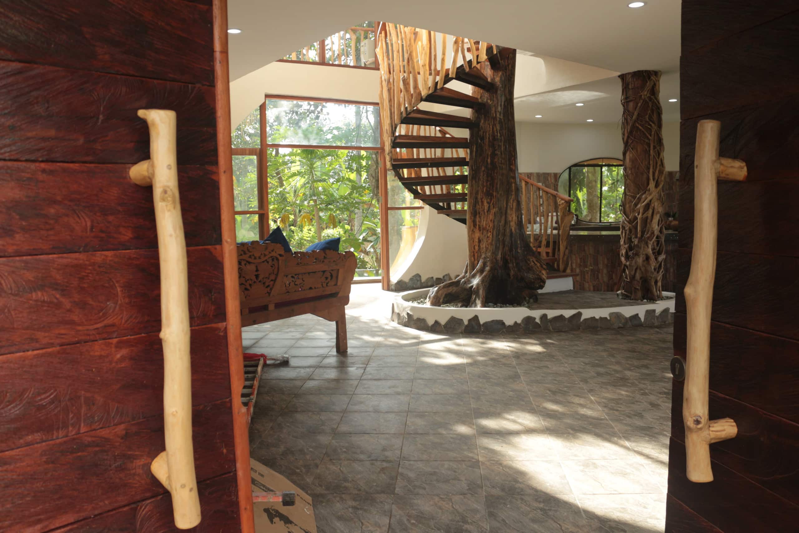 5BR NAUTILUS TREEHOUSE private quiet amid nature 8