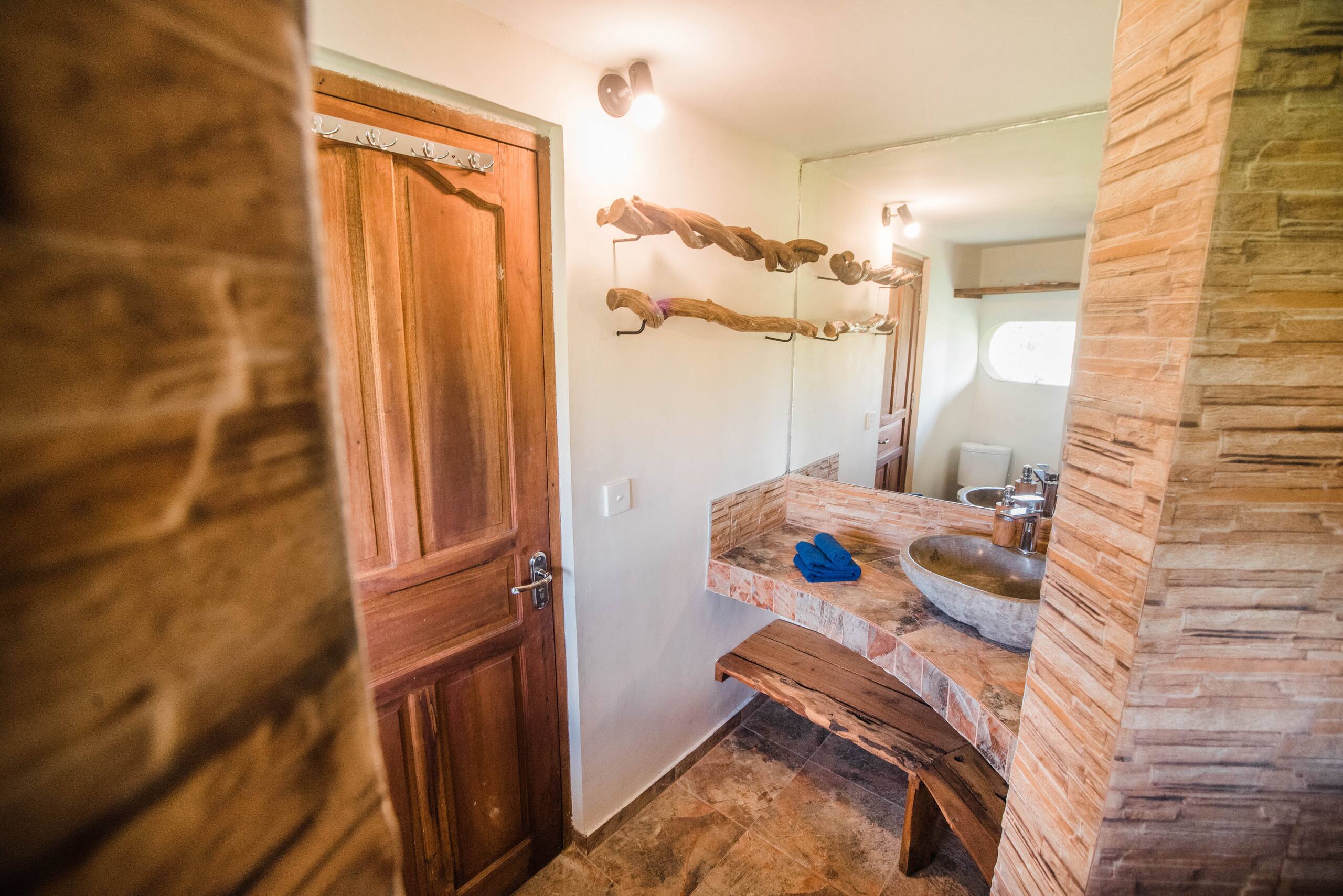 5BR NAUTILUS TREEHOUSE private quiet amid nature 18