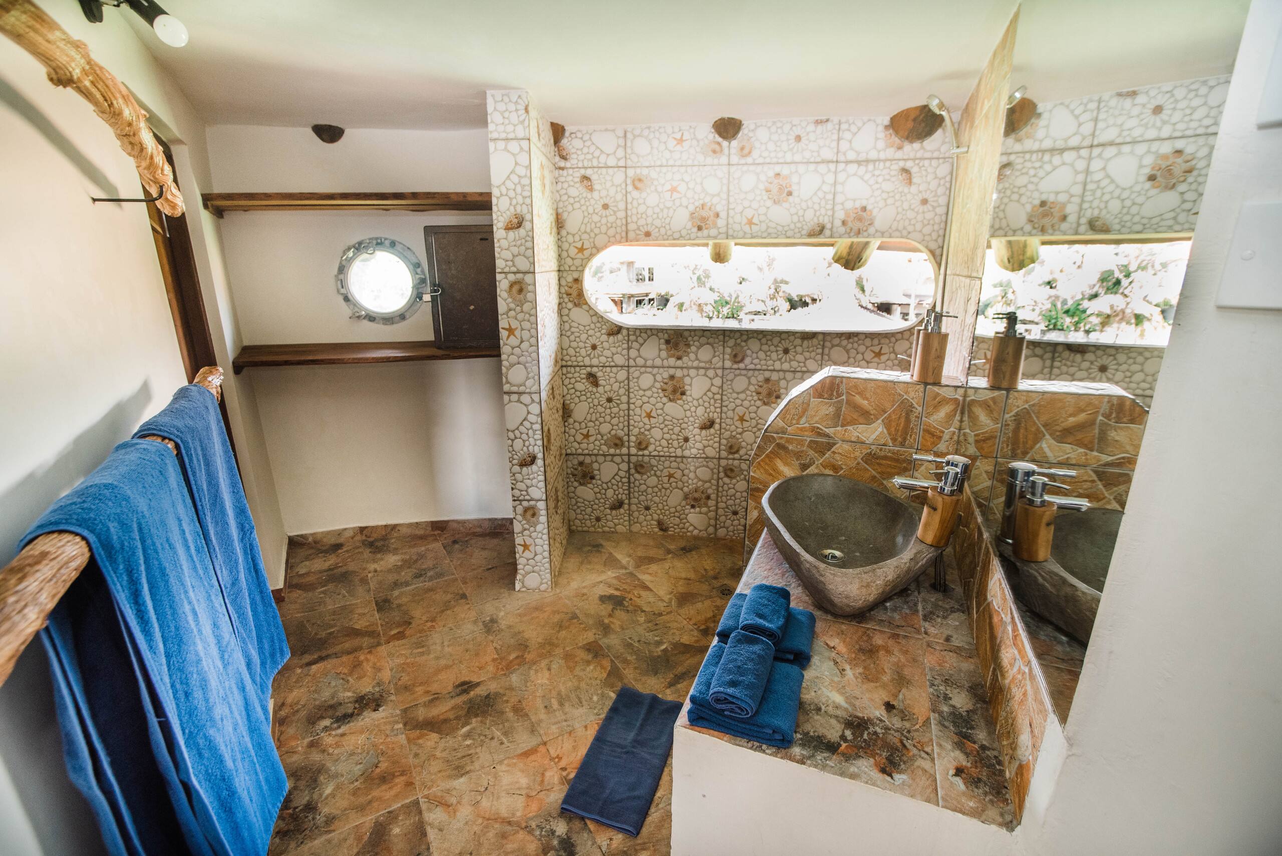 5BR NAUTILUS TREEHOUSE private quiet amid nature 28