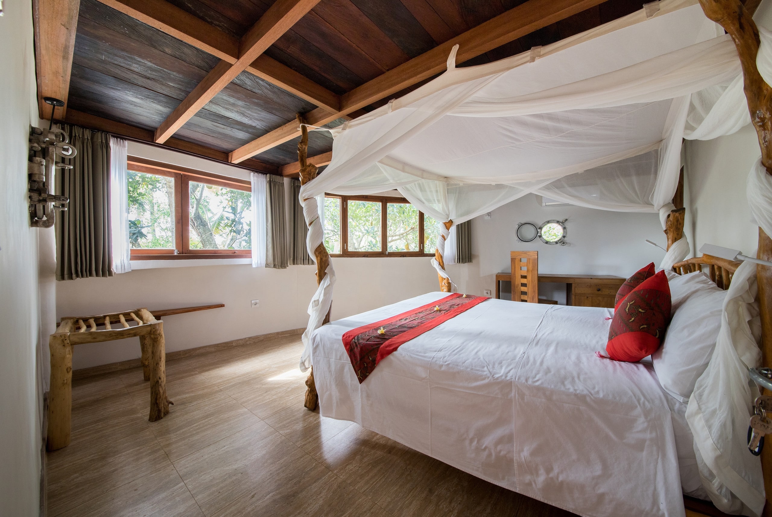 5BR NAUTILUS TREEHOUSE private quiet amid nature 26