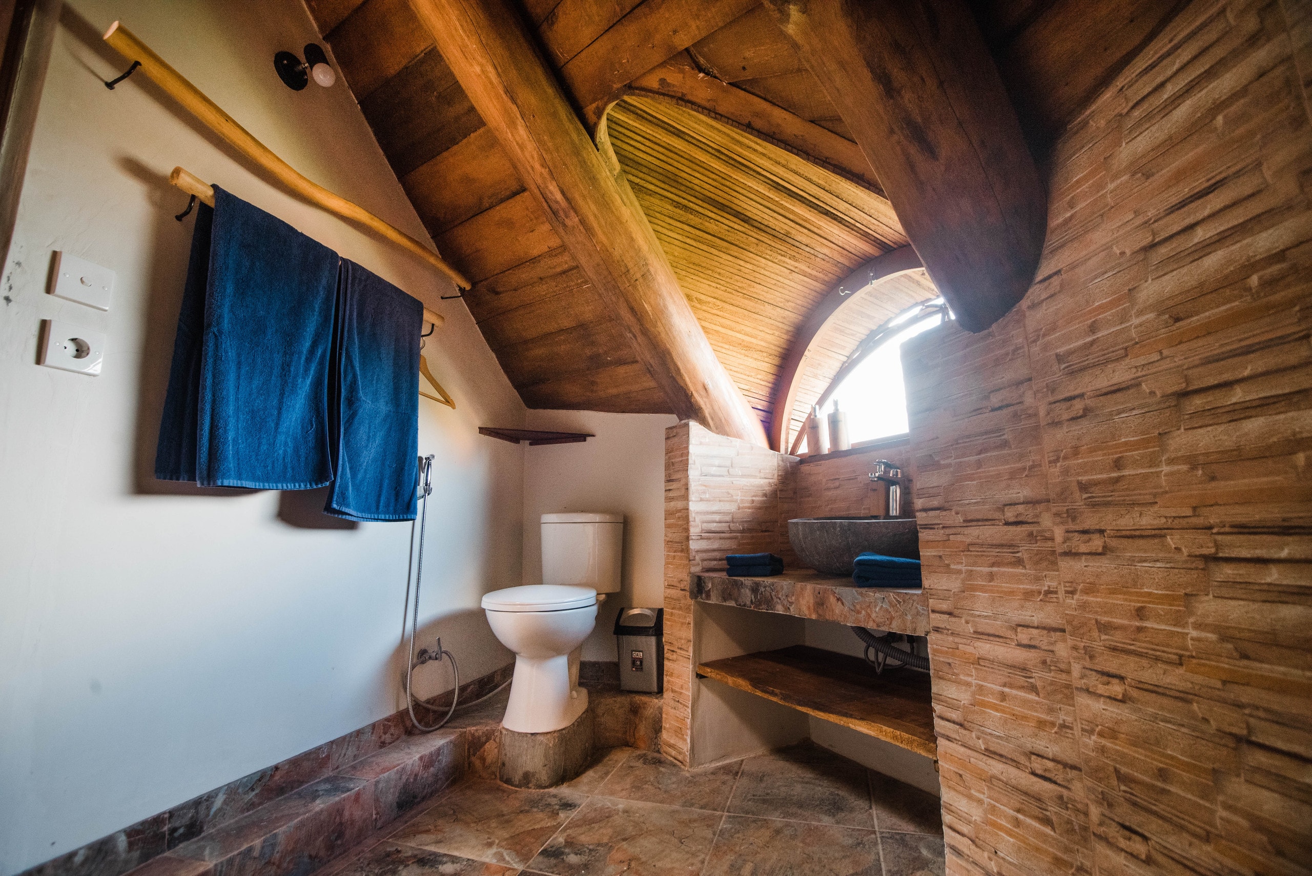 5BR NAUTILUS TREEHOUSE private quiet amid nature 34