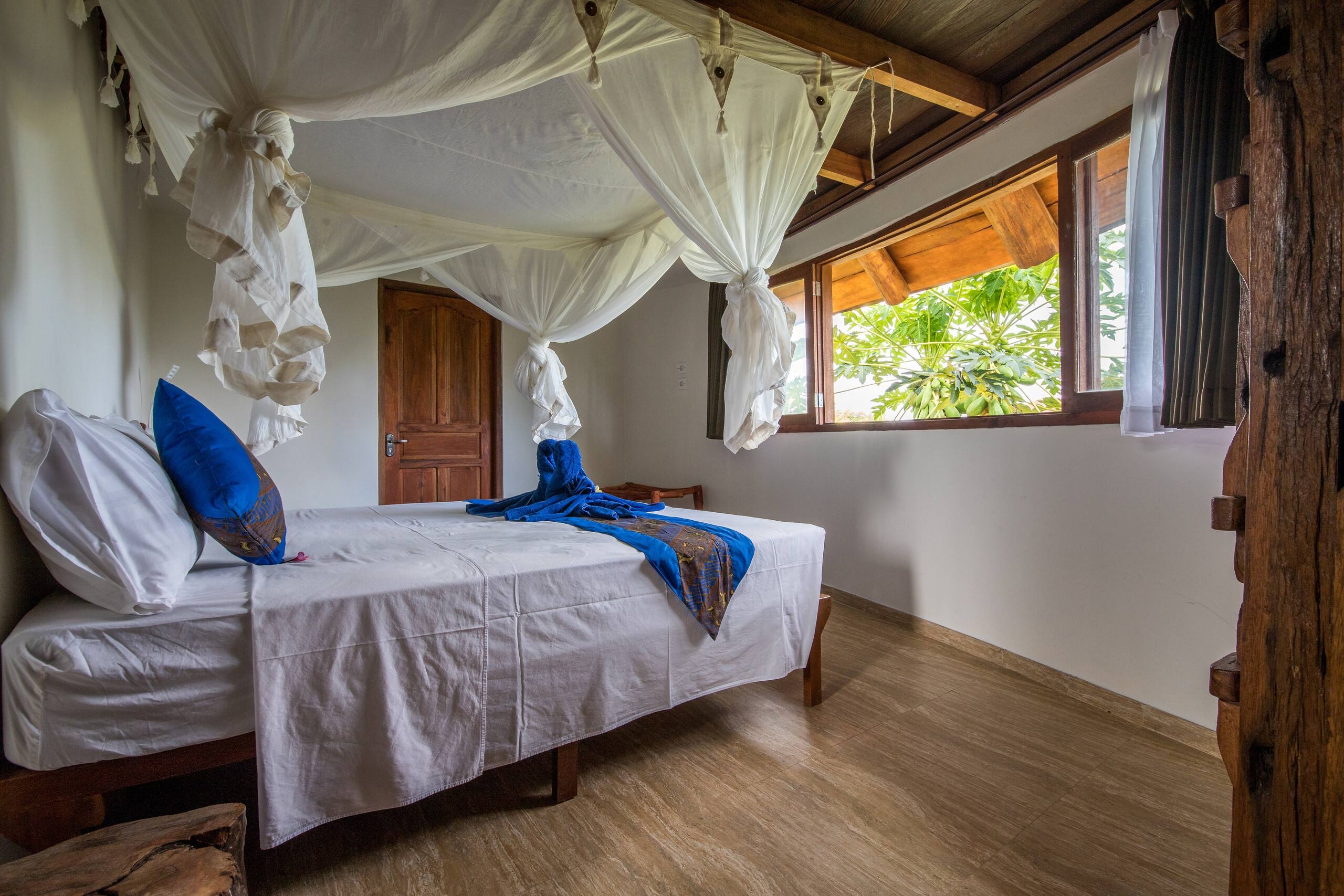 5BR NAUTILUS TREEHOUSE private quiet amid nature 16