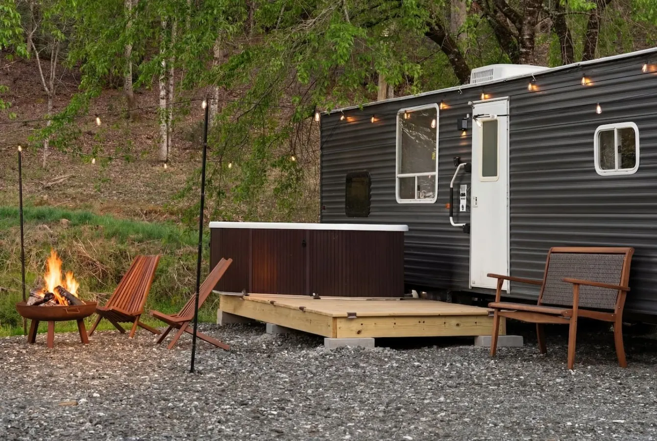 Tesla Camp Riverside, Hot Tub & Mountain Views 11
