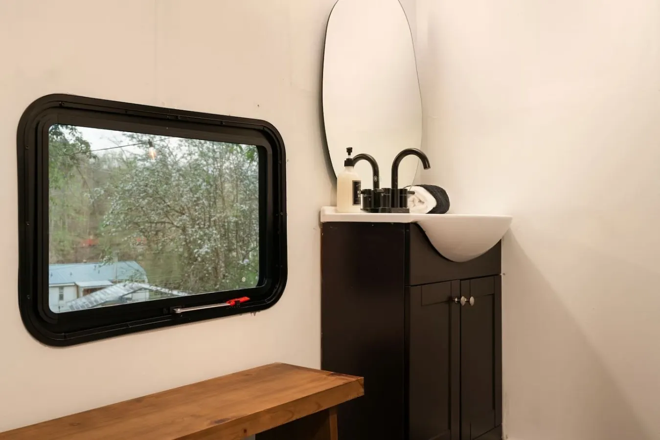 Tesla Camp | Riverside, Hot Tub & Mountain Views — photo 5