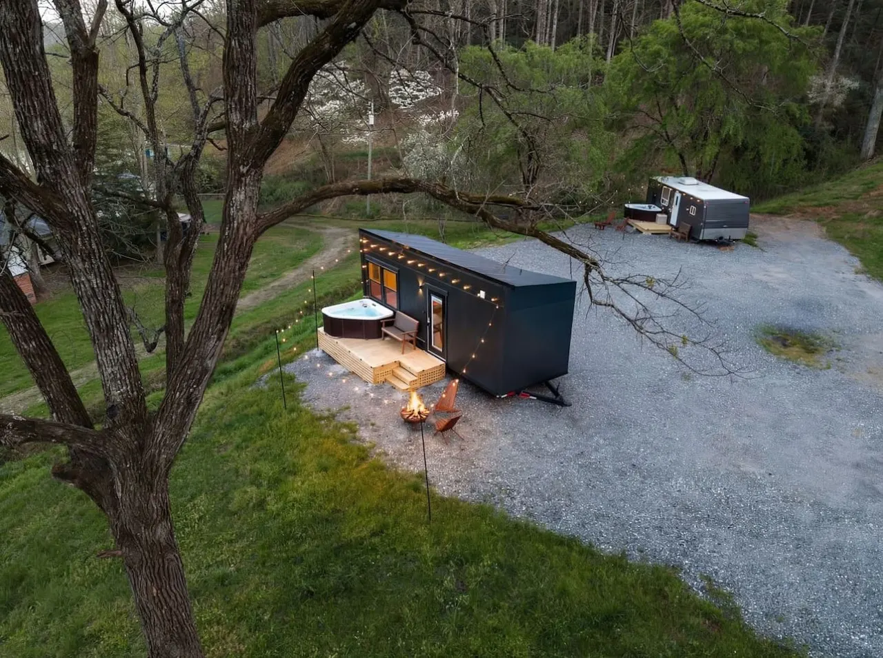 Tesla Camp Riverside, Hot Tub & Mountain Views 6