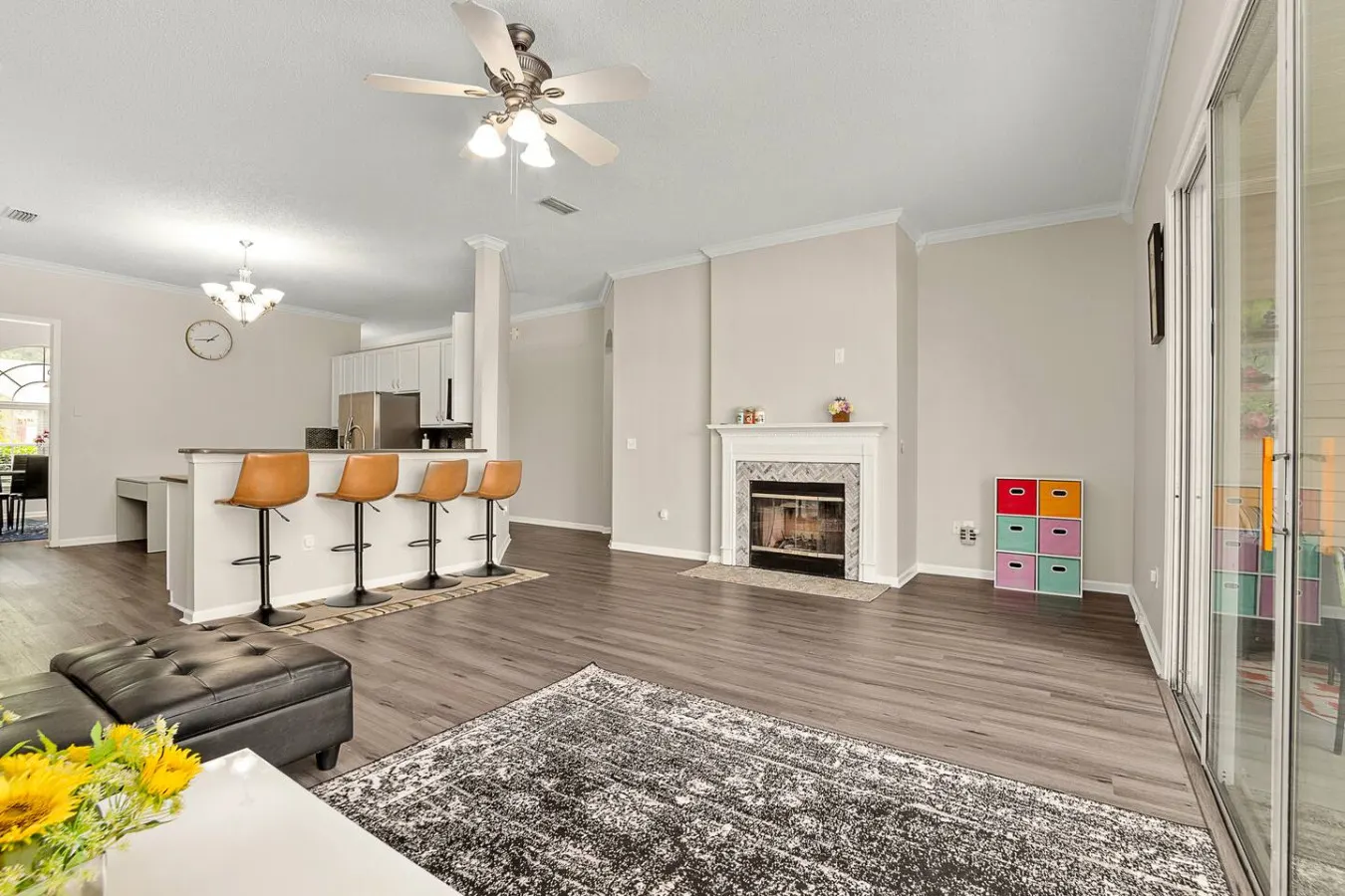 CozySpacious Central4BR@Lakeview — photo 3