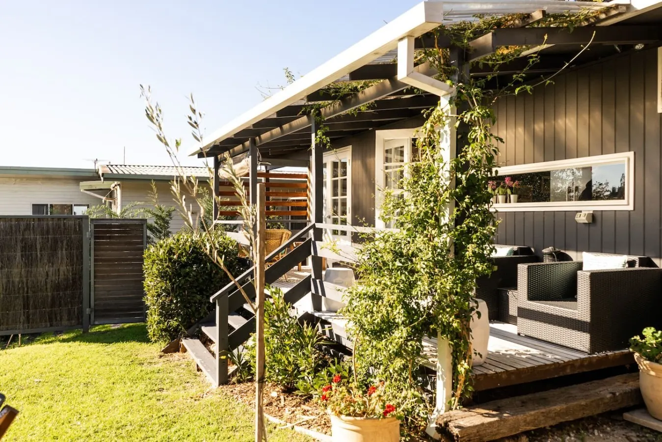Chiara's Art Cottage 1BR Coastal Garden Retreat 16