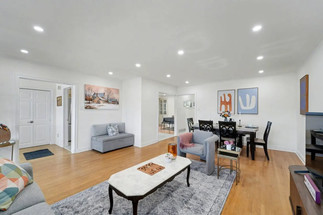 Modern 2BR Home Free Parking North Toronto 11