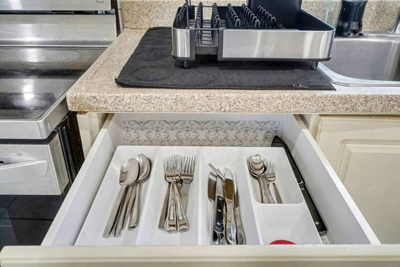 Modern 2BR Home Free Parking North Toronto 14