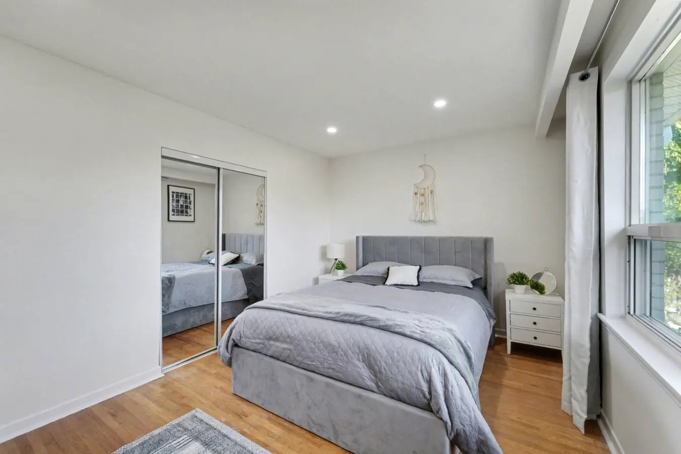 Modern 2BR Home Free Parking North Toronto 17