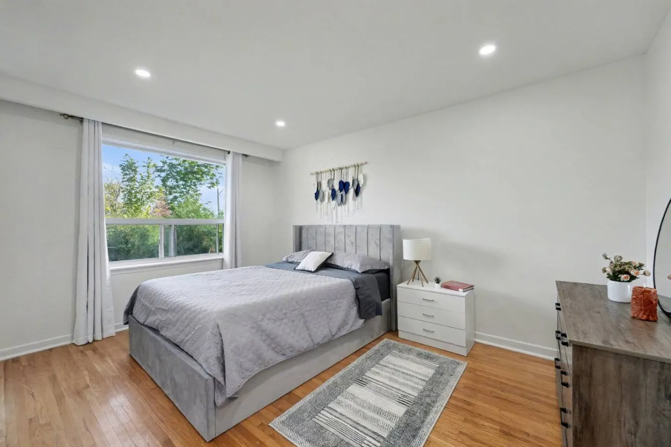 Modern 2BR Home Free Parking North Toronto 20
