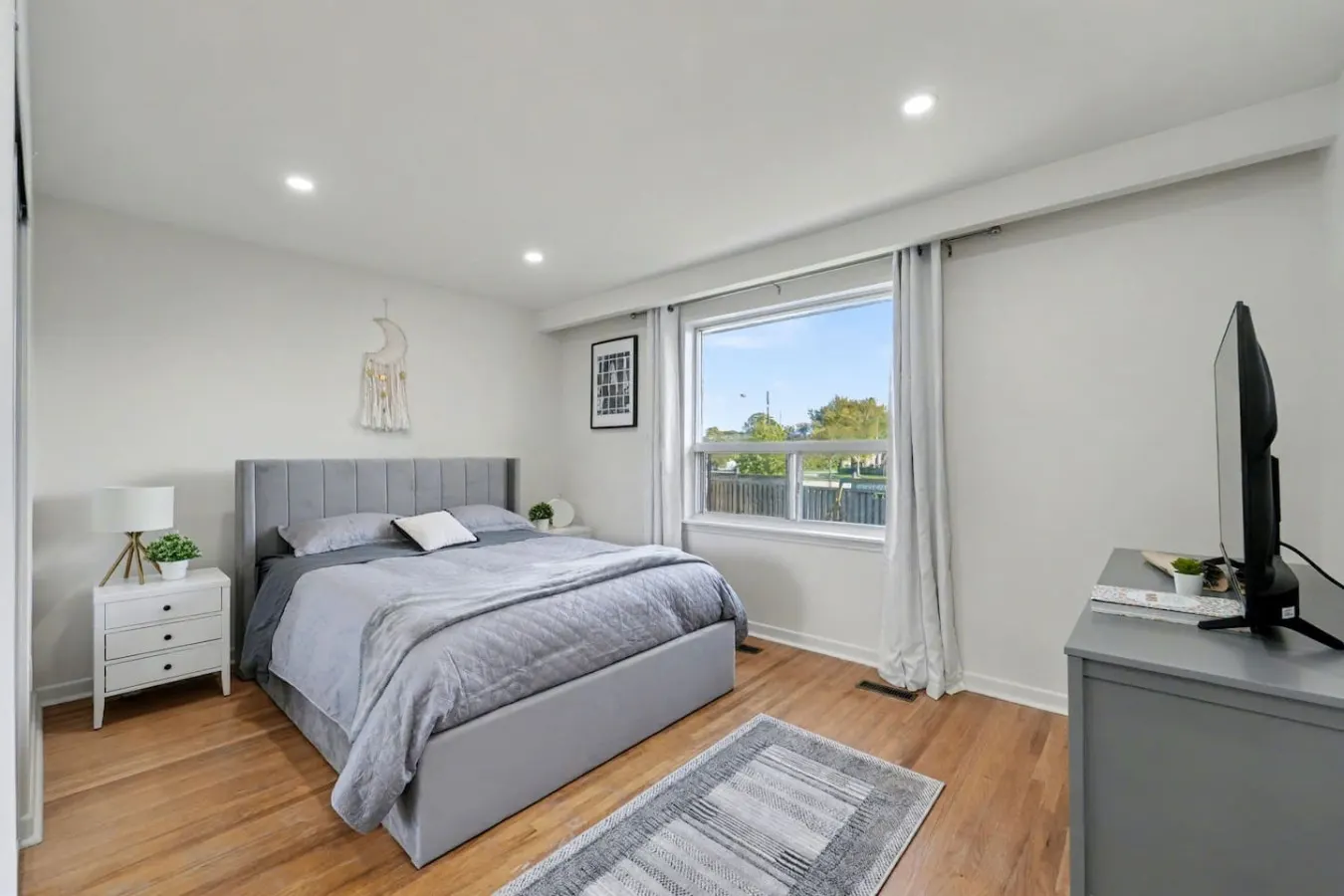 Modern 2BR Home Free Parking North Toronto 4