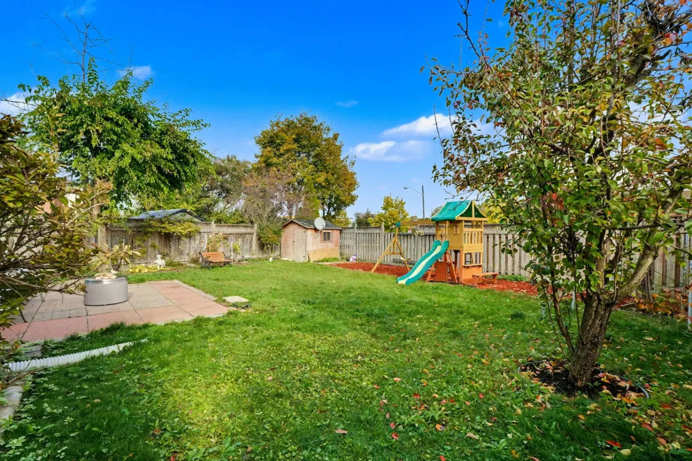 Modern 2BR Home Free Parking North Toronto 6