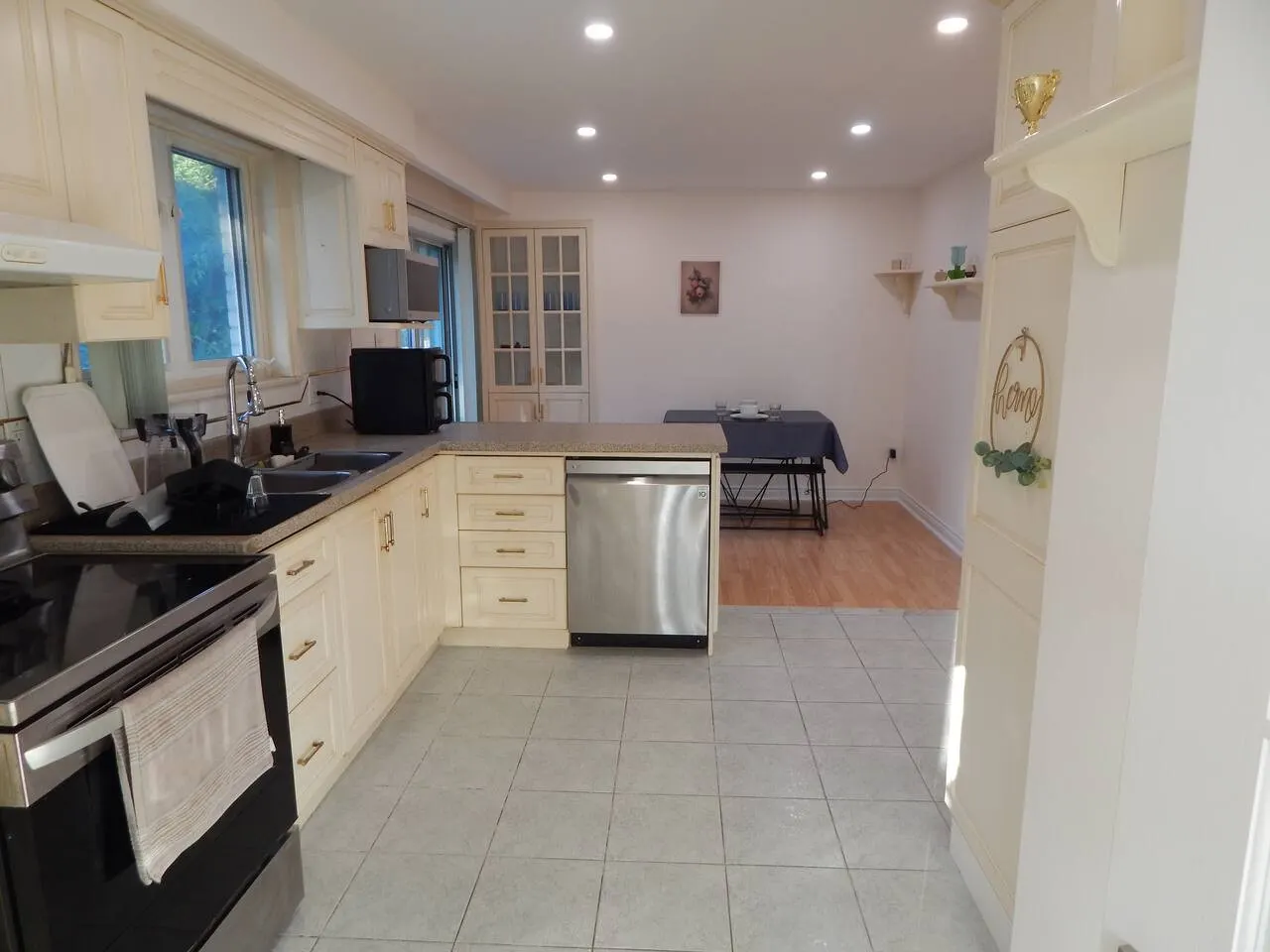Modern 2BR Home Free Parking North Toronto 8