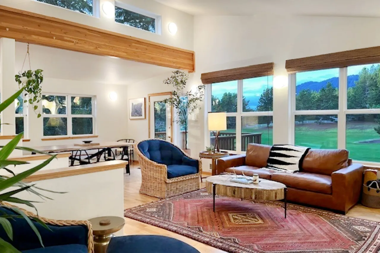 Manzanita: Hot Tub| King Beds| walk to beach