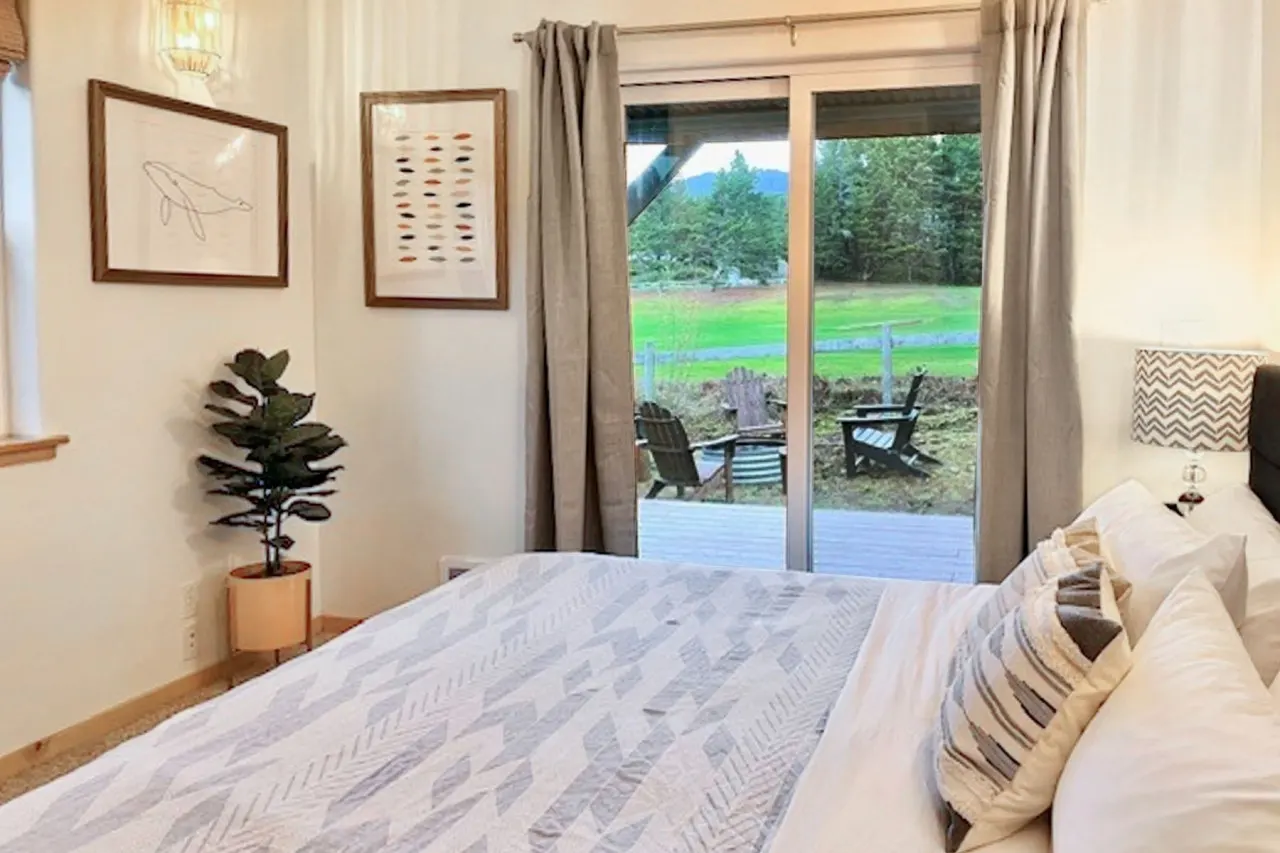 Manzanita: Hot Tub King Beds walk to beach 10