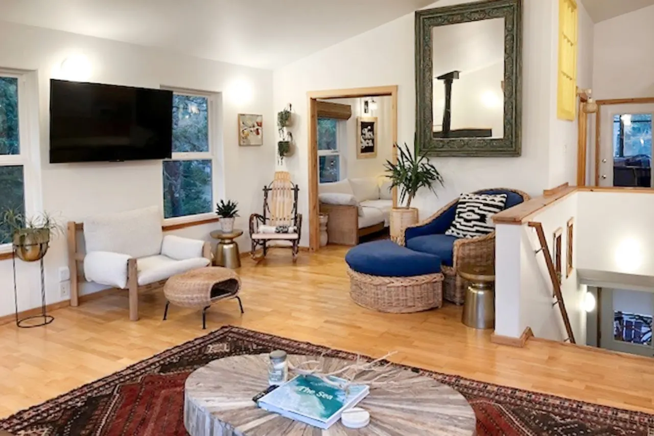 Manzanita: Hot Tub| King Beds| walk to beach — photo 3