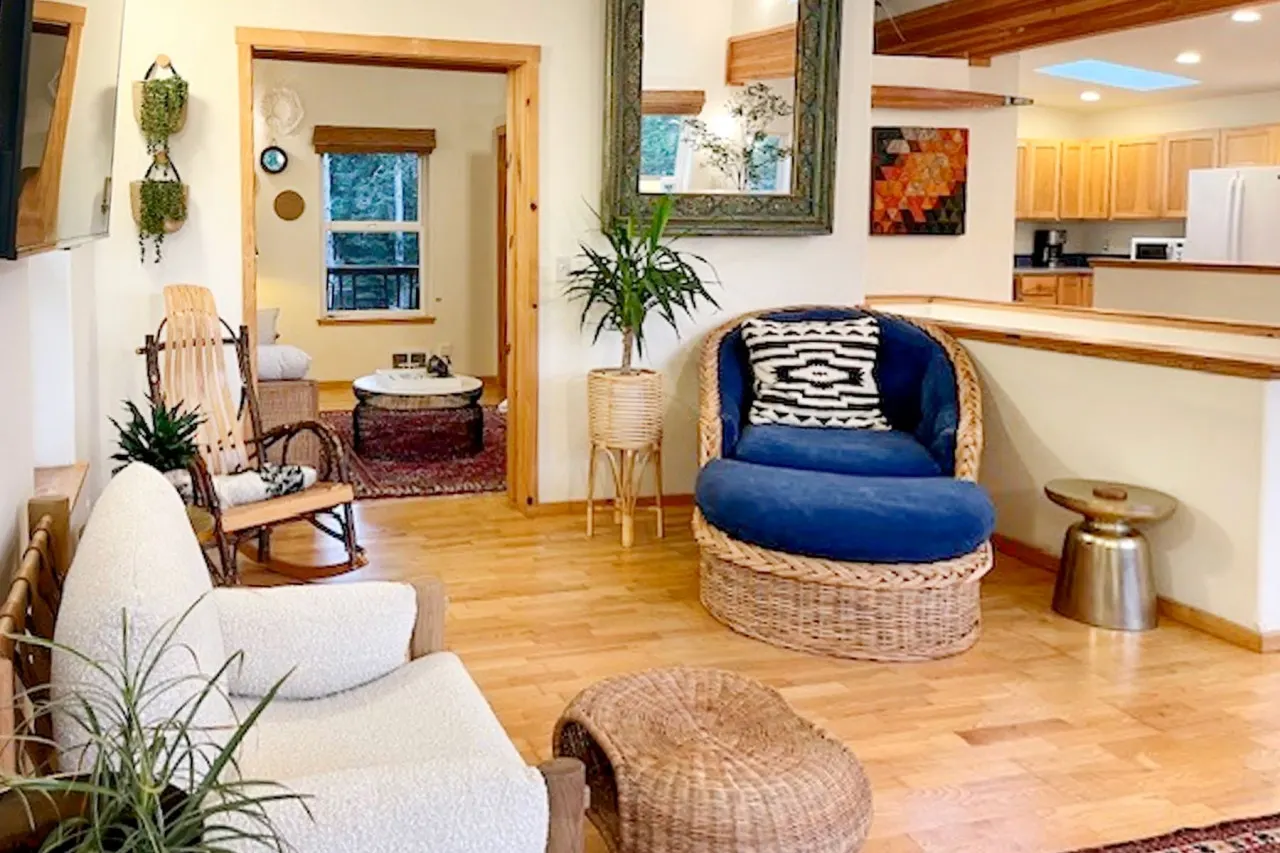 Manzanita: Hot Tub| King Beds| walk to beach — photo 4