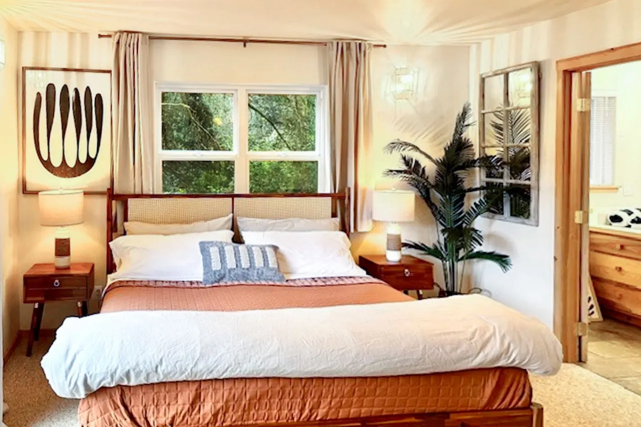 Manzanita: Hot Tub King Beds walk to beach 8