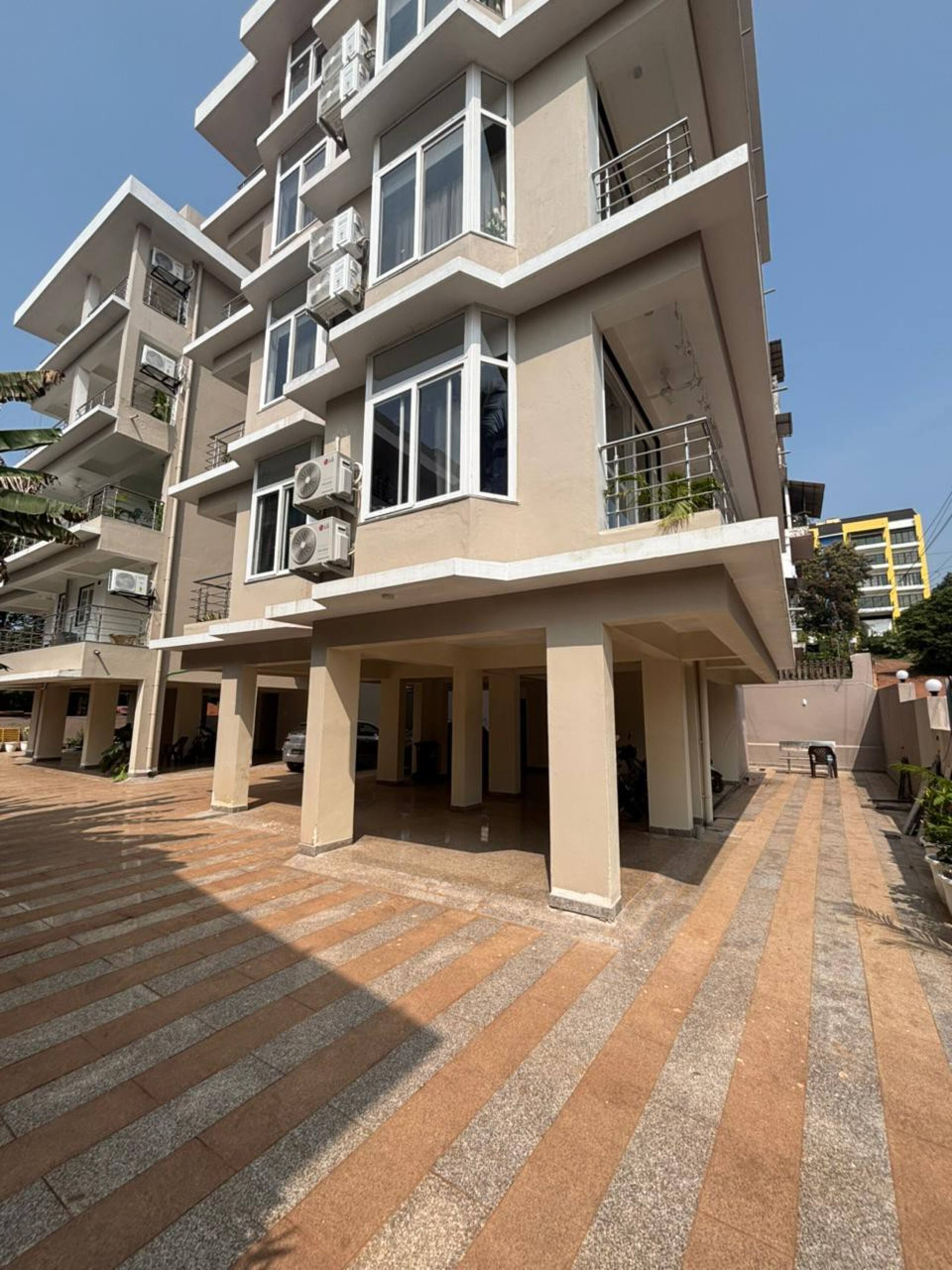 Royale - Premium 2 BHK w/Swimming Pool 25