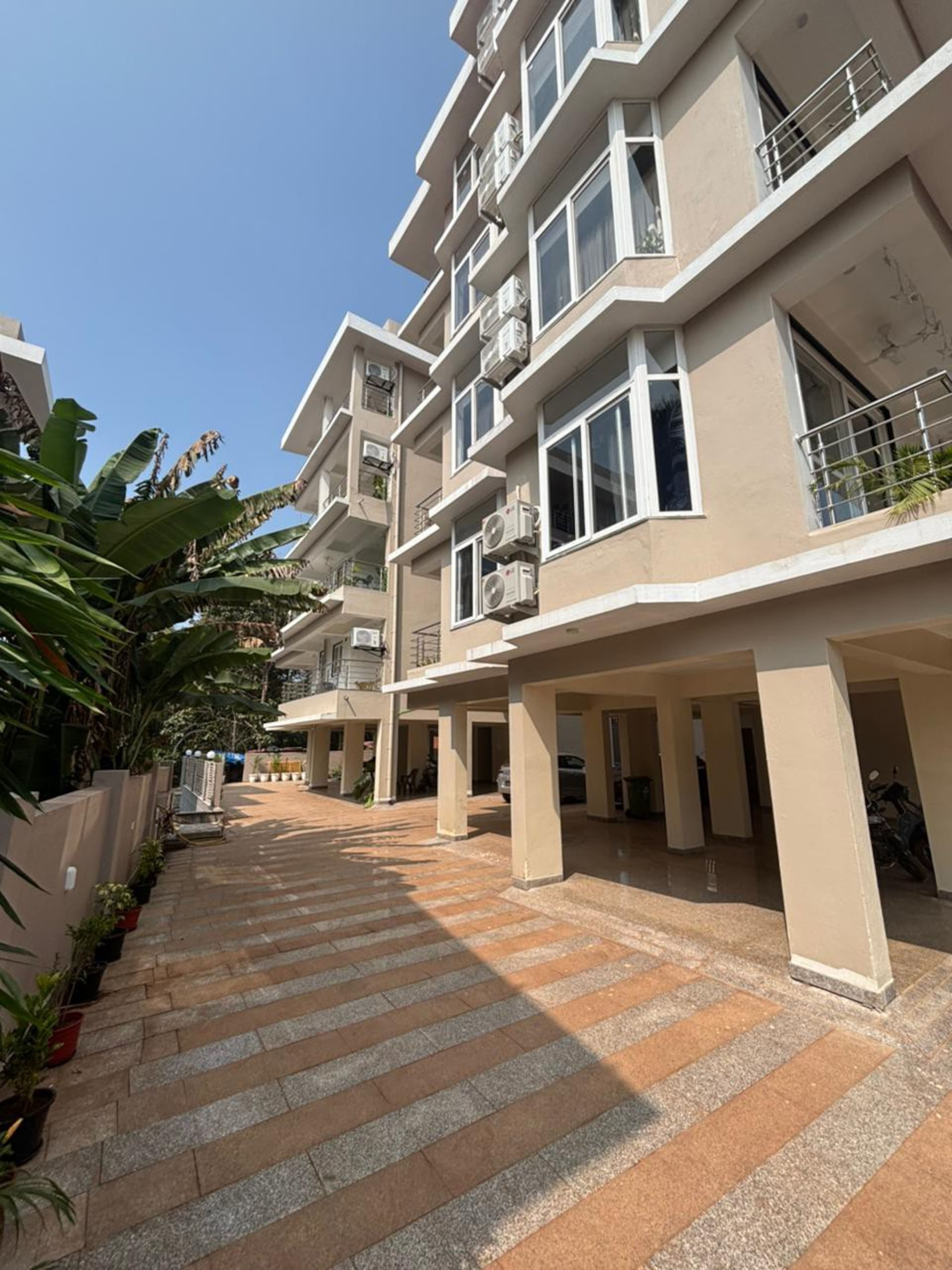 Royale - Premium 2 BHK w/Swimming Pool 24