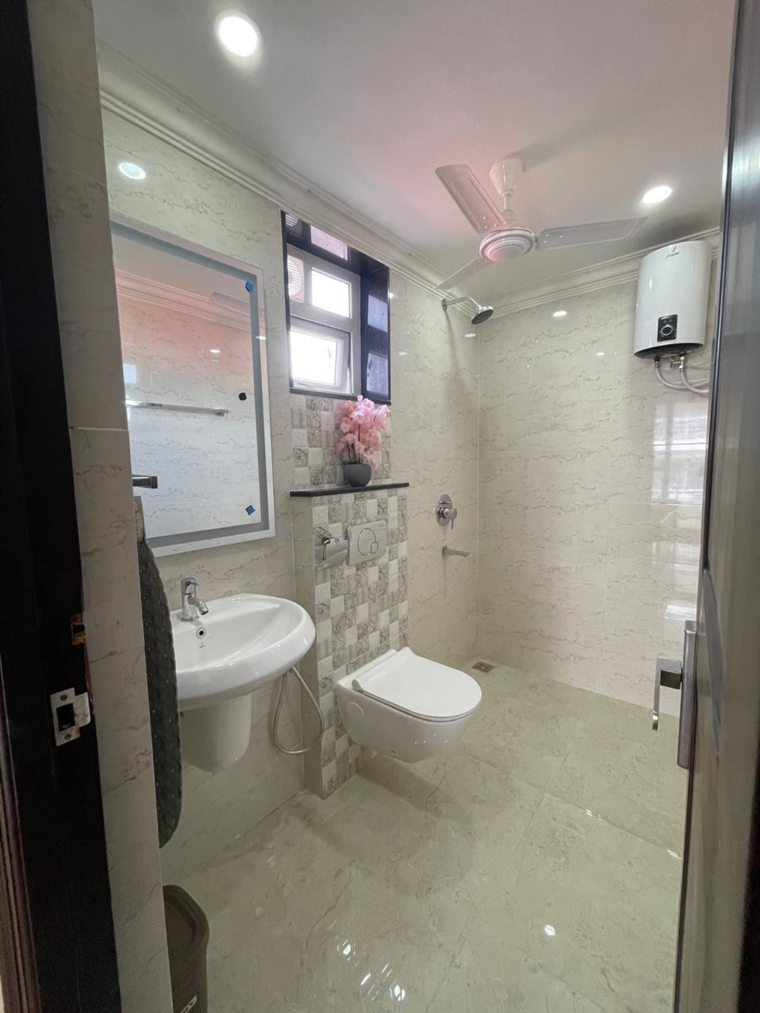 Royale - Premium 2 BHK w/Swimming Pool 20