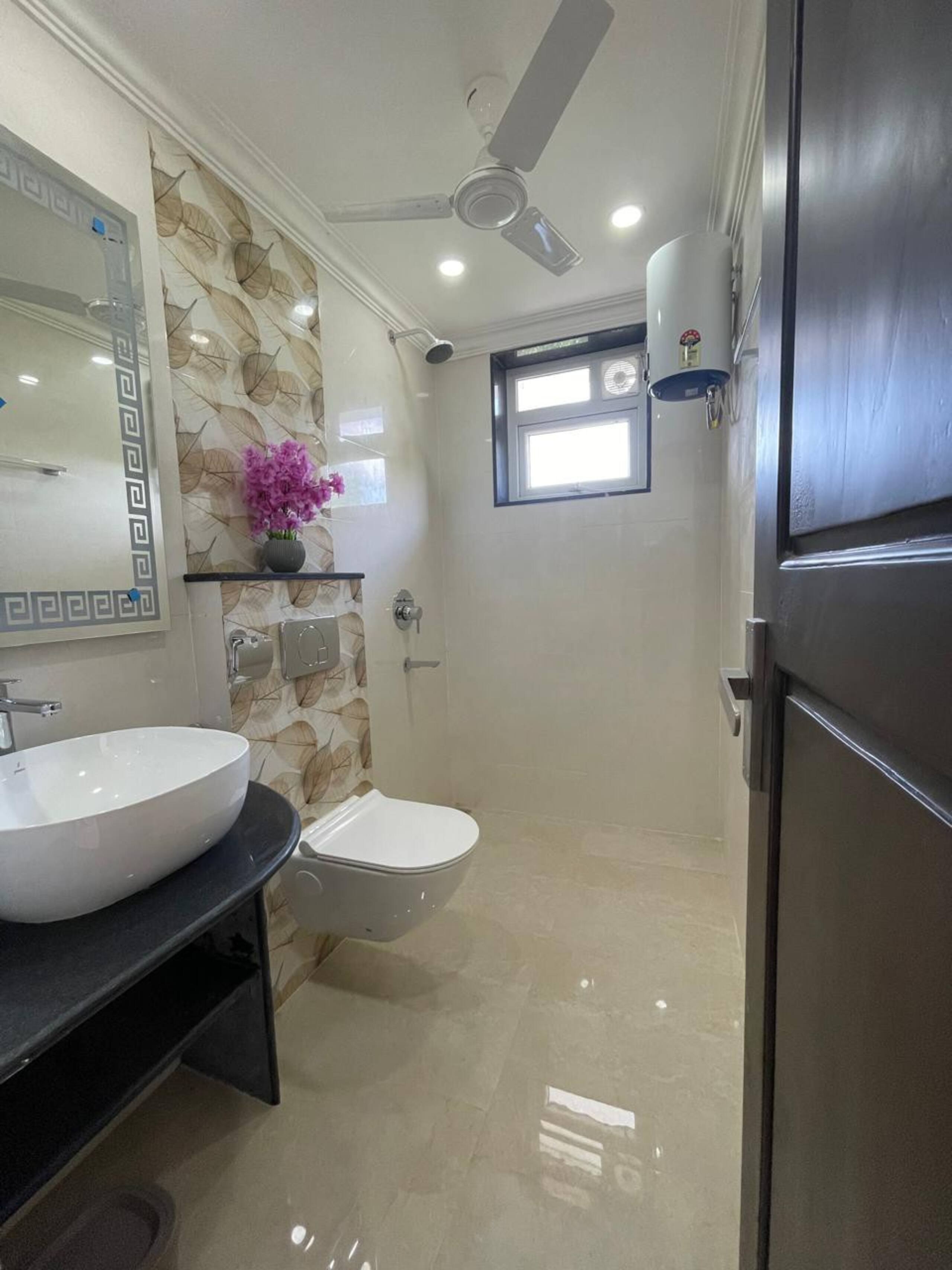 Royale - Premium 2 BHK w/Swimming Pool 8