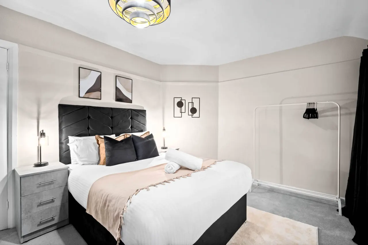 Stylish Three Bedroom House - Garden - Parking — photo 4