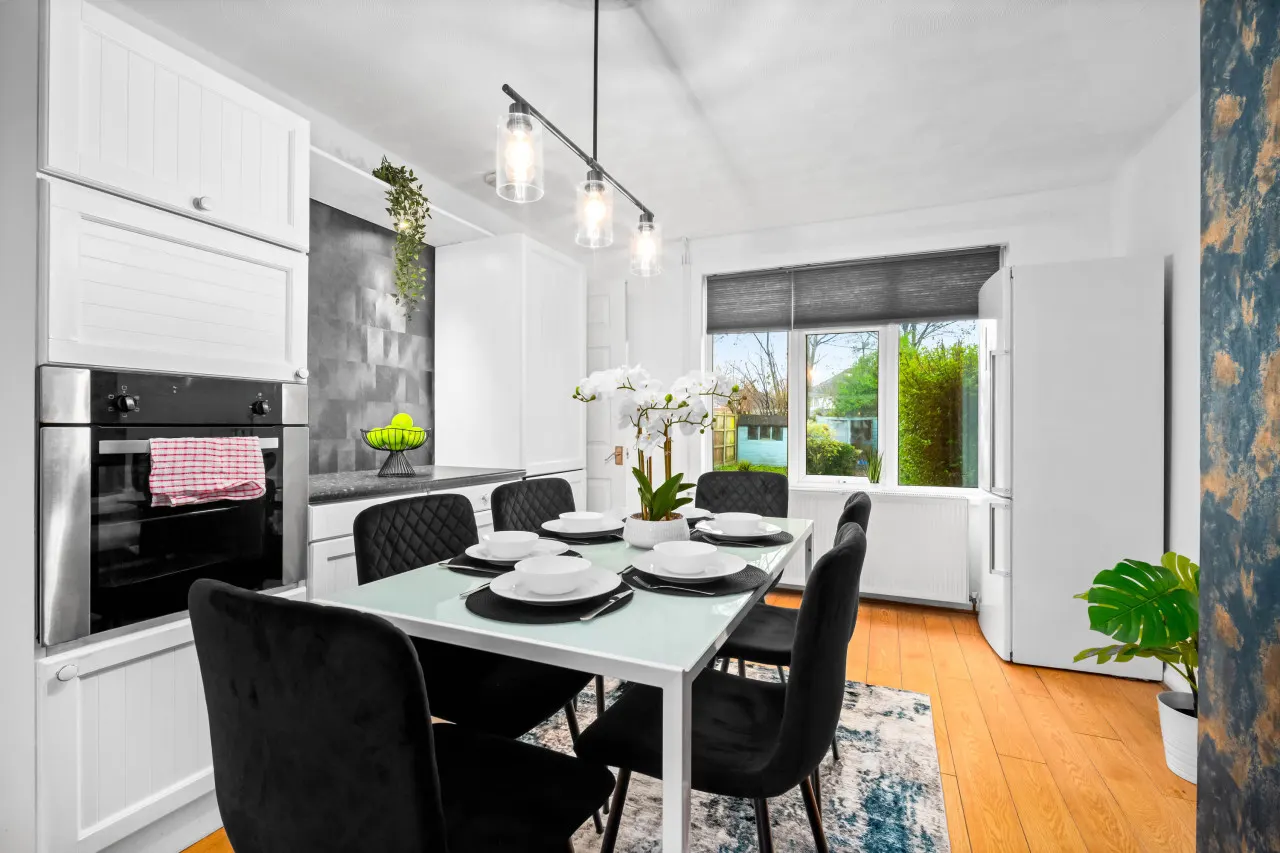 Stylish Three Bedroom House - Garden - Parking — photo 5
