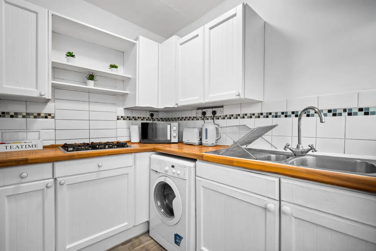 Stylish Three Bedroom House - Garden - Parking 7