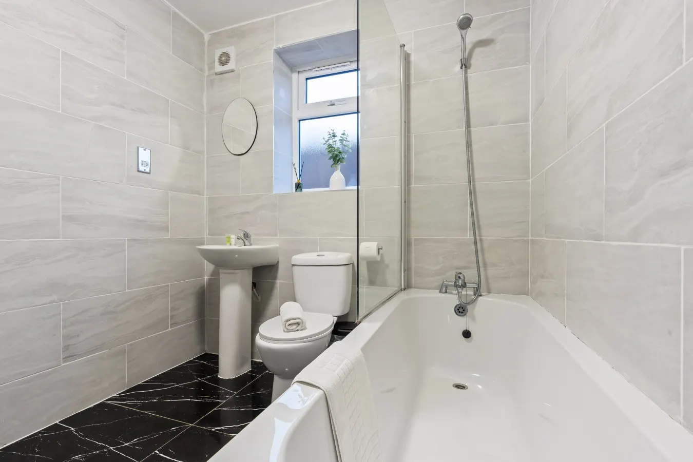 Stylish Apartment - Parking - Smart Tv - Cradley Heath 15
