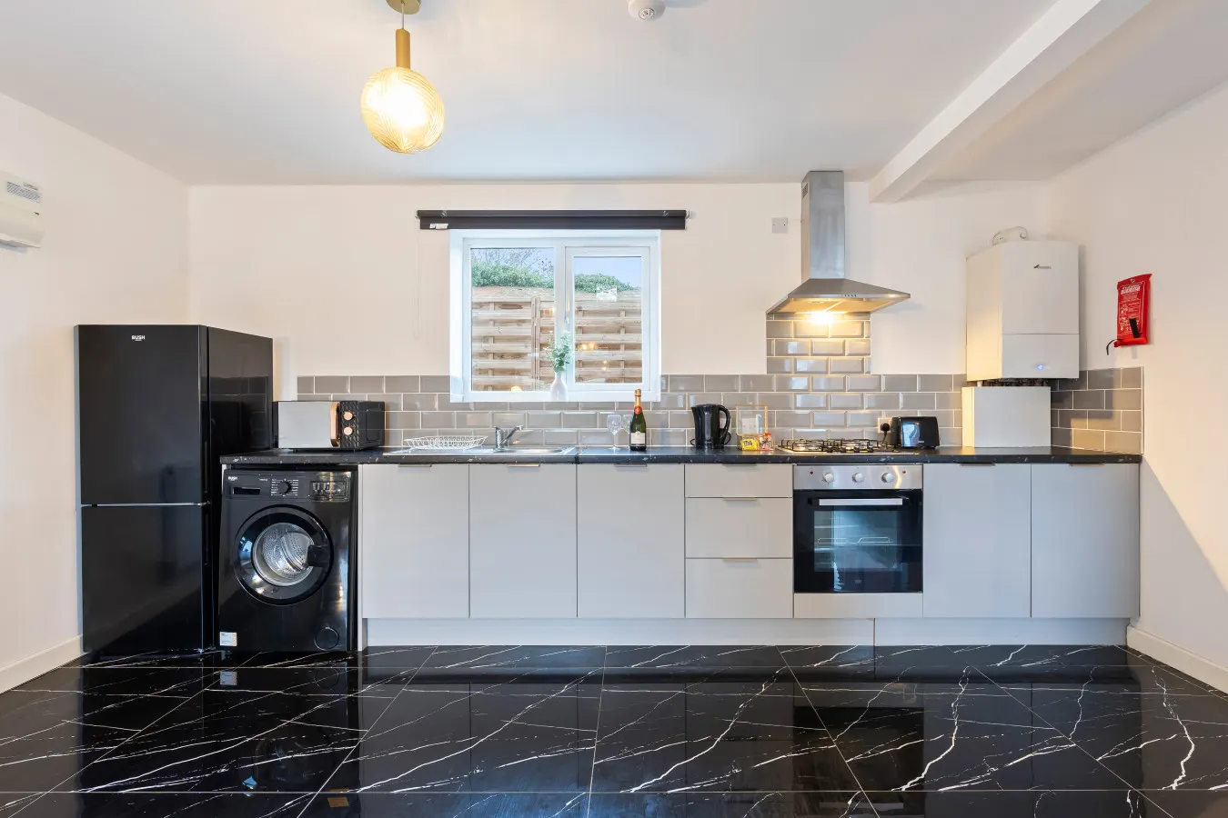 Stylish Apartment - Parking - Smart Tv - Cradley Heath — photo 3
