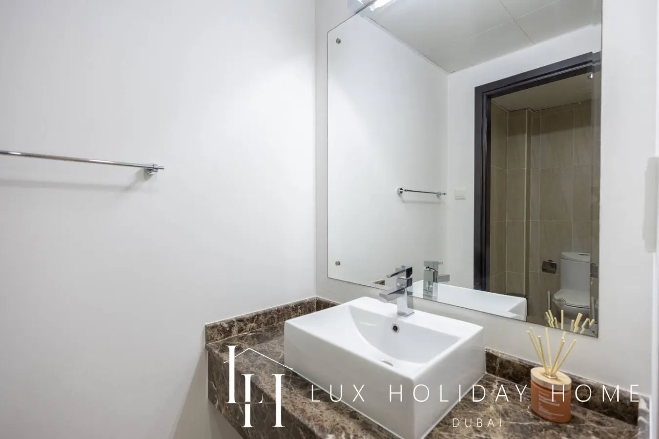 LUX The 02 Residences JLT Suite 16